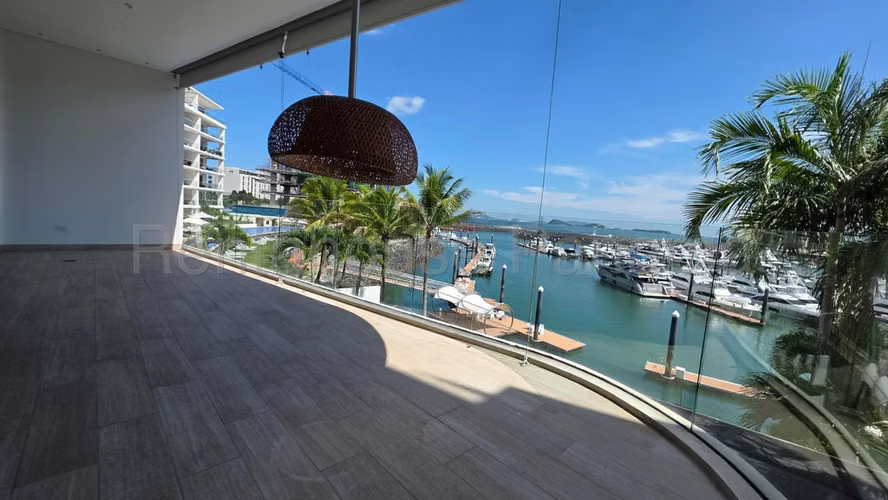 Apartamento frente a la marina en Ocean Reef