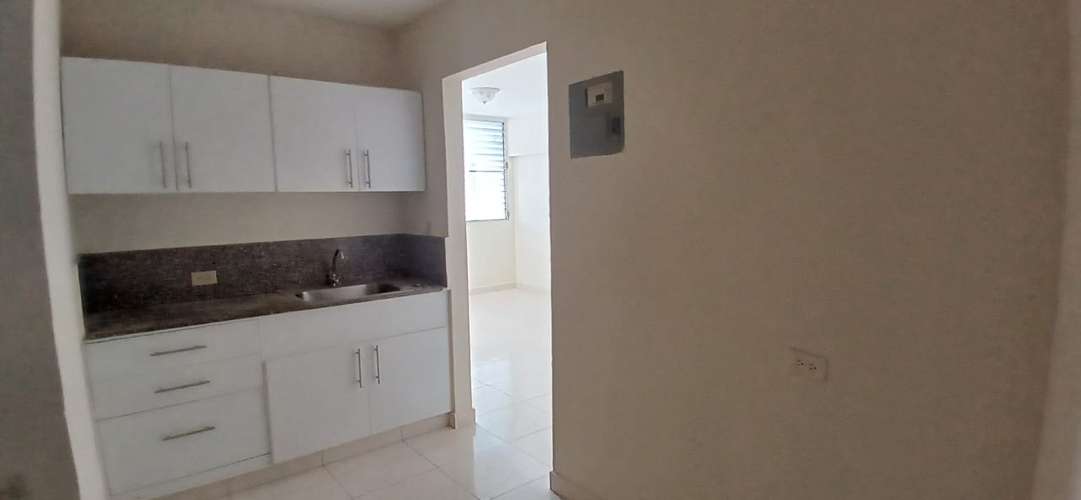 SE ALQUILA APTO EN AVE FERNANDEZ DE CORDOBA - EDIFICIO SANTA MARTHA - Imagen 3