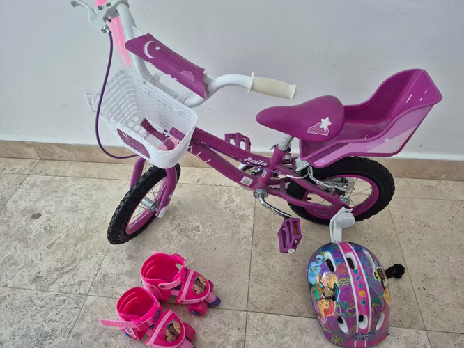 Bike girl, skates and helmet