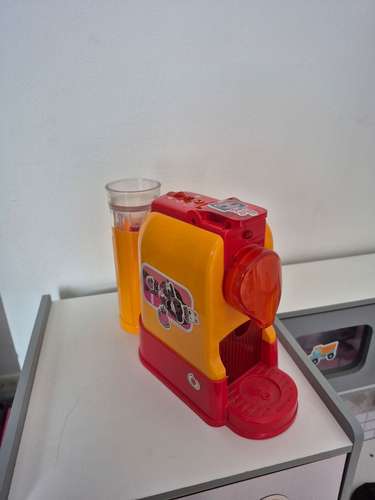 Cocina madera y accesorios (regalo alfombra )