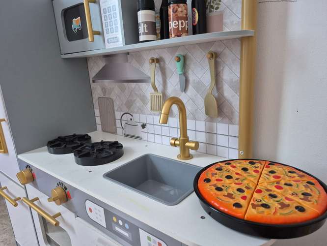 Cocina madera y accesorios (regalo alfombra )
