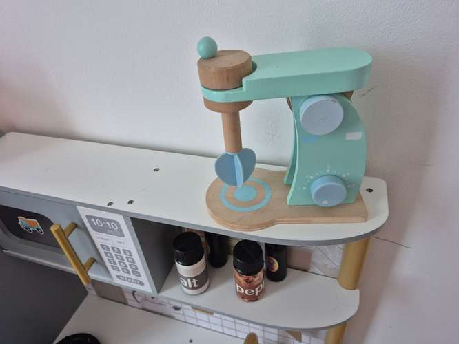 Cocina madera y accesorios (regalo alfombra )