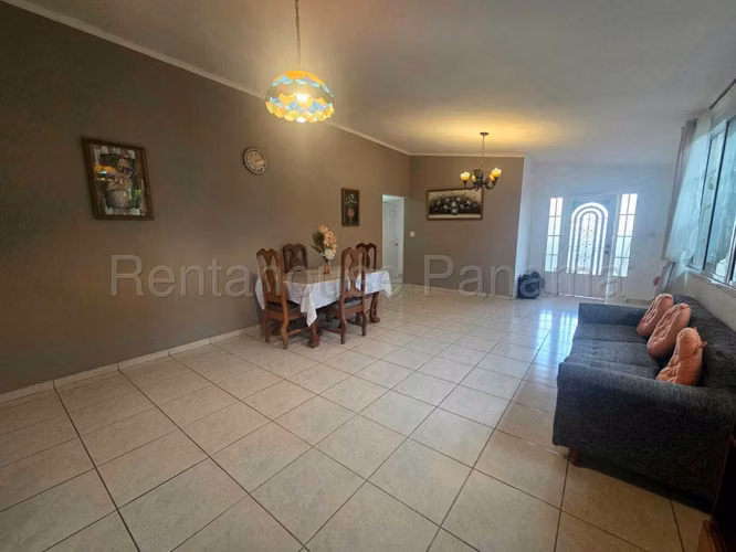 Venta de Casa Unifamiliar en Brisas del Golf 27-2618GG - Imagen 2