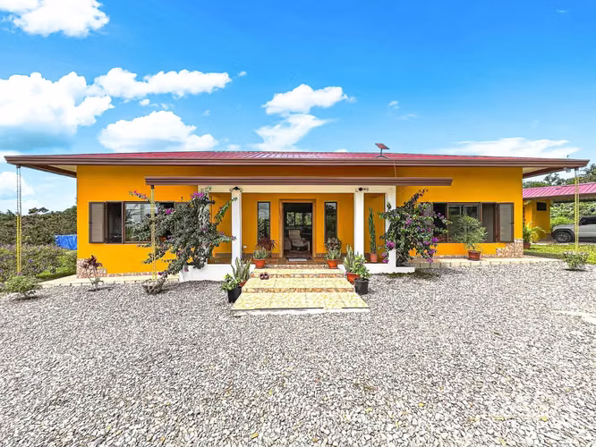 Casa de las Flores – Casa Amueblada en Venta en Dolega con Jardines y 3.47 Acres - cs id: 346257