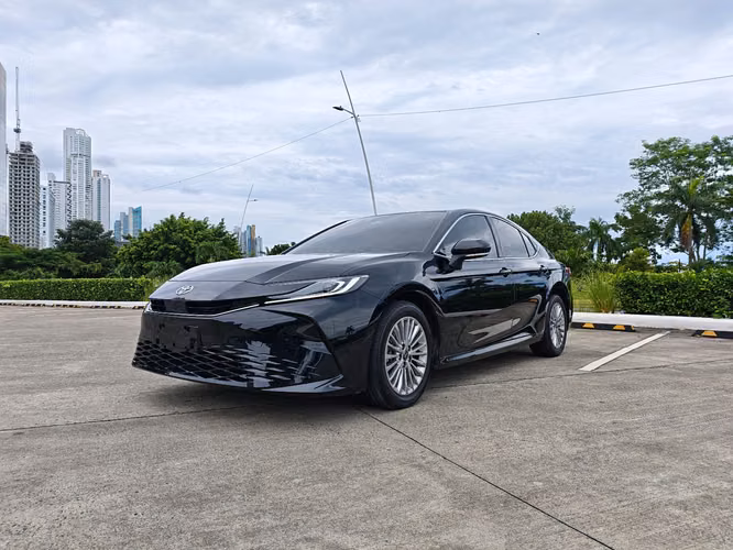 Toyota Camry Hybrid 