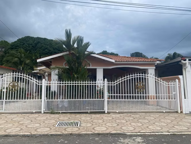 Se alquila amplia casa , área exclusiva a 5 minutos de terronal sin muebles 700 - Imagen 2