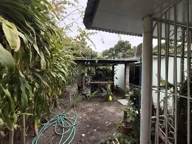 Casa amplia con gran terreno en La Pita, Alanje – 2 recámaras, 2 baños, garaje y patio cercado