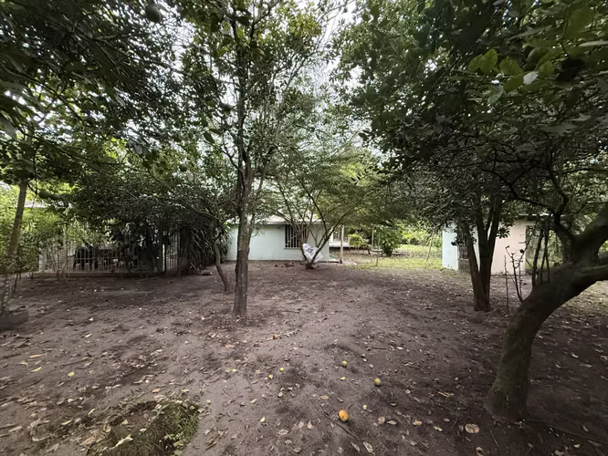 Casa amplia con gran terreno en La Pita, Alanje – 2 recámaras, 2 baños, garaje y patio cercado