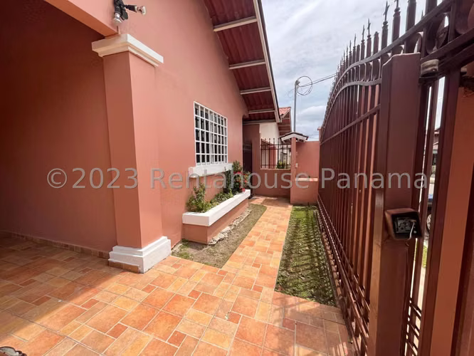 VENTA DE CASA EN QUINTAS REALES VILLA ZAITA HQ