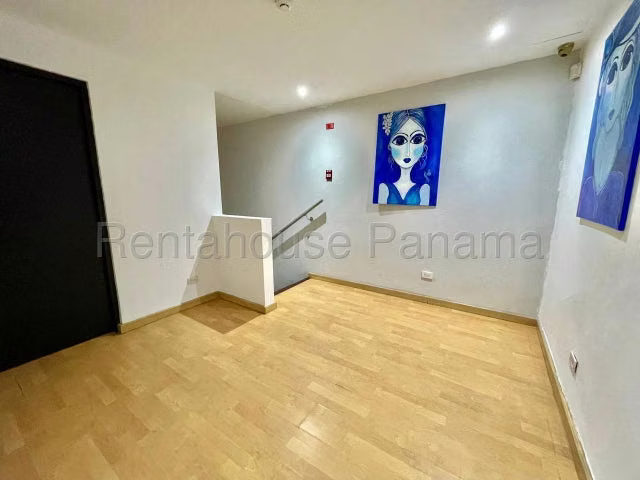 Venta de Duplex Comercial, Calle 50 en Obarrio 27LGG2645