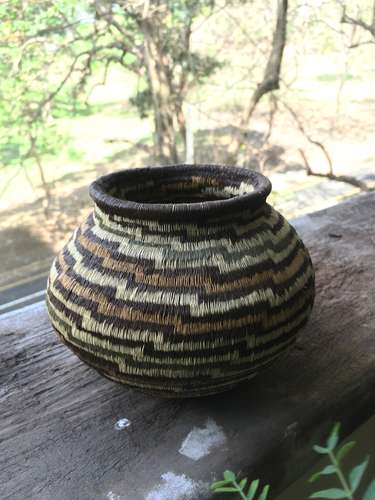 Artesanías y cestería en fibra de chunga, y piezas de madera de cocobolo