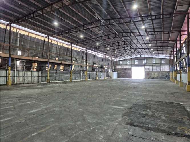 Alquiler de Galera de 1,306 mts en área industrial de los Angeles - Imagen 9