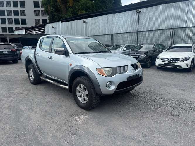 MITSUBISHI L200 - Imagen 2
