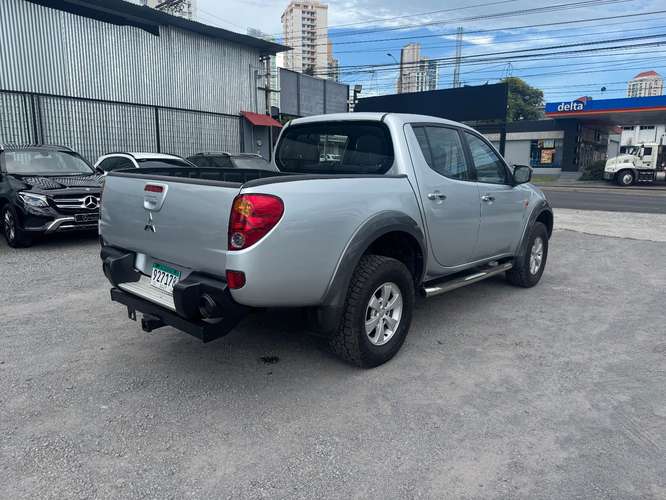MITSUBISHI L200 - Imagen 8
