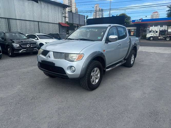 MITSUBISHI L200 - Imagen 1