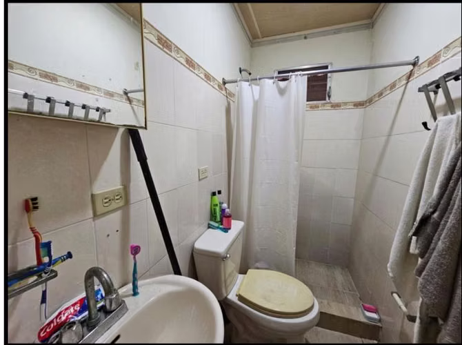 Casa en LA REINA hacia Vacamonte calle principal por LA DELTA/ JUMBO MARKET se vende debajo del avaluó.  - Imagen 11