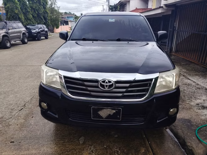 Toyota Hilux 2015 Doble Cabina 4x2 - Imagen 3
