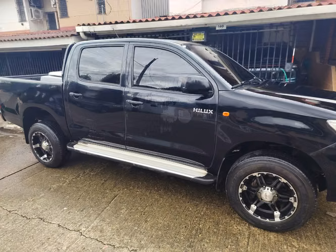 Toyota Hilux 2015 Doble Cabina 4x2 - Imagen 4