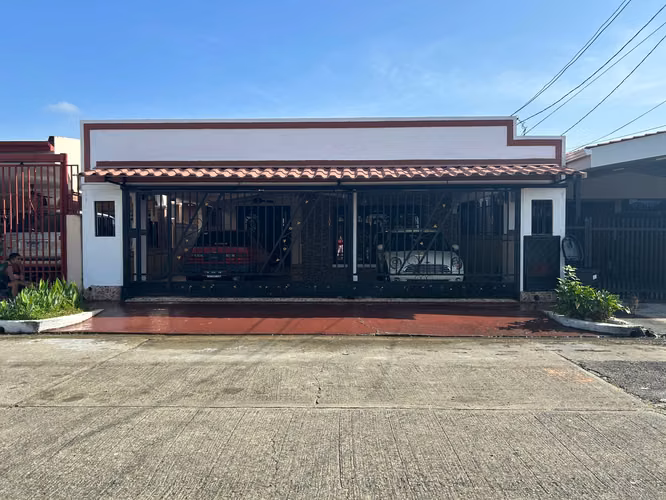 Se vende casa en Campo Lindbergh