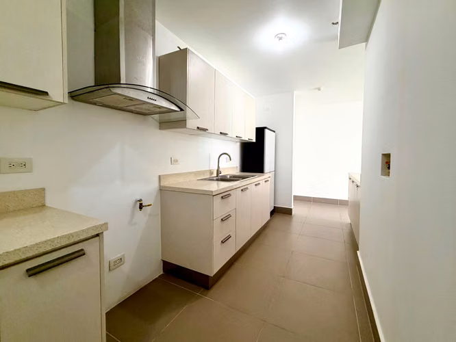 VENTA DE APARTAMENTO EN BELLA VISTA, A PASOS DE CINTA COSTERA Y PARQUE URRACÁ - Imagen 15