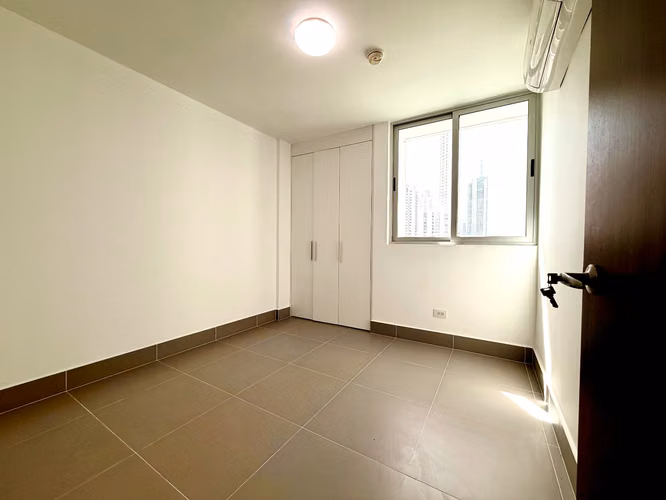 VENTA DE APARTAMENTO EN BELLA VISTA, A PASOS DE CINTA COSTERA Y PARQUE URRACÁ - Imagen 6