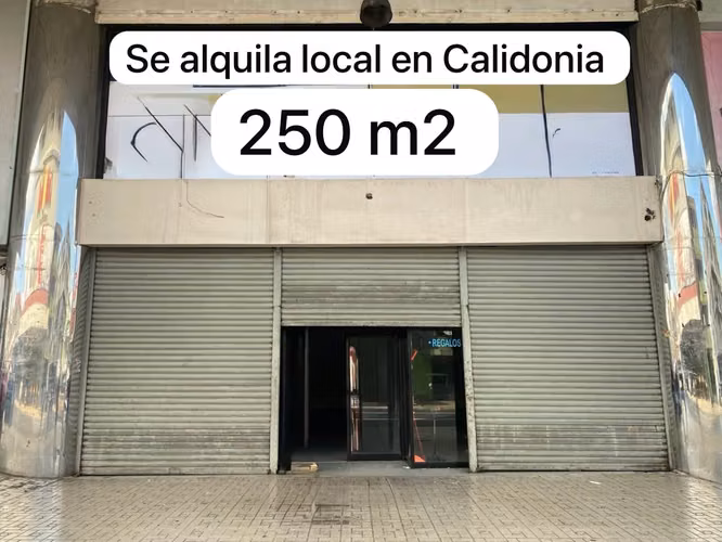 ALQUILER DE LOCCAL COMERCIAL A PIE DE CALLE - EN CALIDONIA