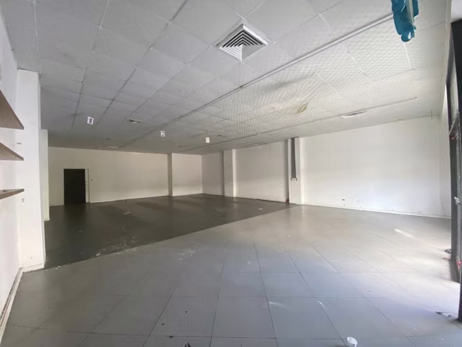 ALQUILER DE LOCCAL COMERCIAL A PIE DE CALLE - EN CALIDONIA