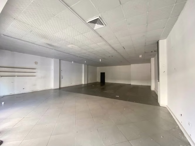 ALQUILER DE LOCCAL COMERCIAL A PIE DE CALLE - EN CALIDONIA
