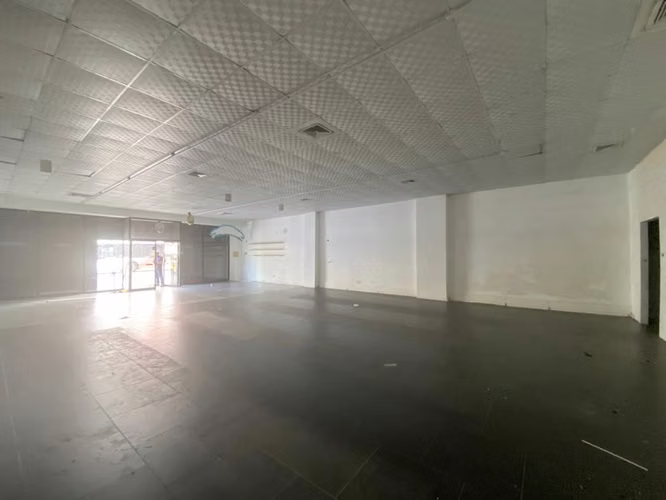 ALQUILER DE LOCCAL COMERCIAL A PIE DE CALLE - EN CALIDONIA