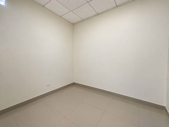 Local Comercial en Alquiler en Condado del Rey – 98 m² en PB - Imagen 3
