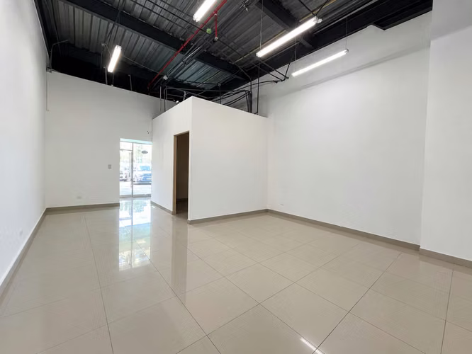 Local Comercial en Alquiler en Condado del Rey – 98 m² en PB - Imagen 2