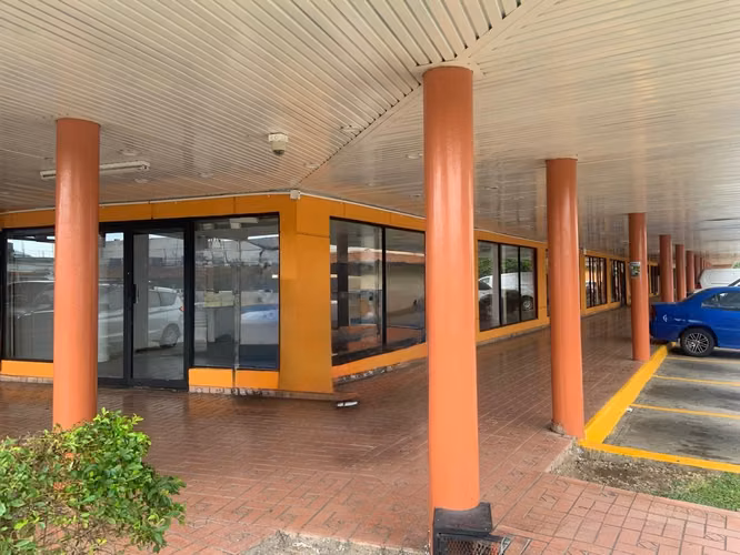 ALQUILER DE LOCAL COMERCIAL EN CAMPO LIMBERGH EN AVENIDA AGUSTIN ARANGO - Imagen 2