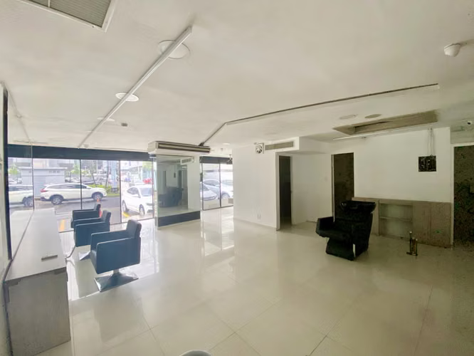 ALQUILER DE LOCAL COMERCIAL LISTO DE OCUPAR, UBICADO EN BELLA VISTA - Imagen 2