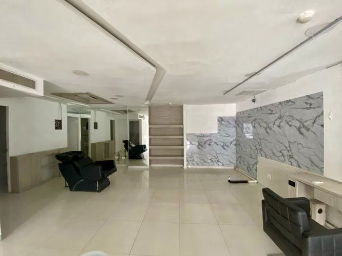 ALQUILER DE LOCAL COMERCIAL LISTO DE OCUPAR, UBICADO EN BELLA VISTA - Imagen 3