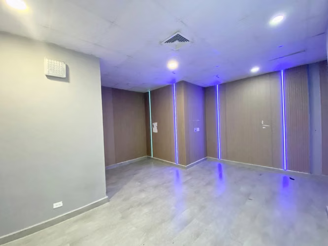 ALQUILER DE OFICINA - LOCAL COMERCIAL EN MARBELLA - Imagen 4