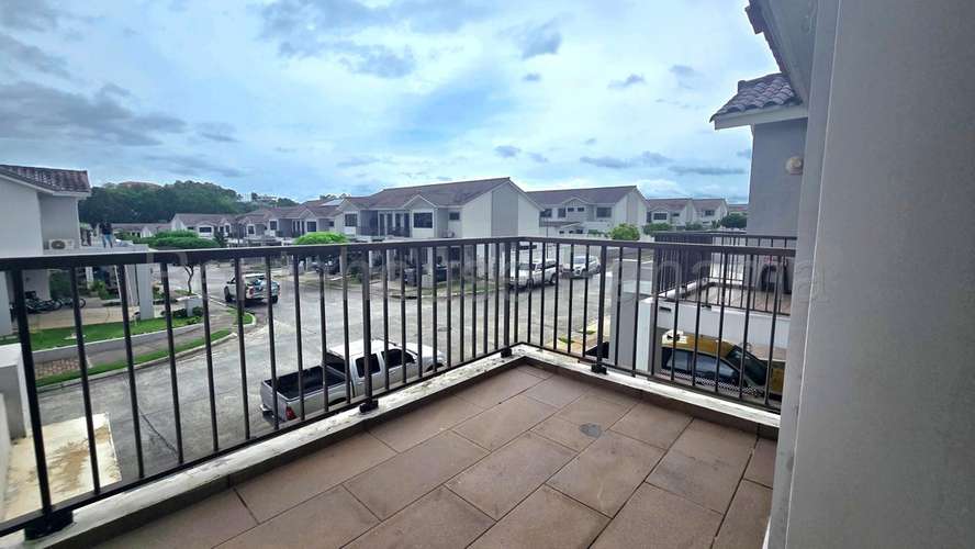 Casa En Venta En Brisas Del Golf YM