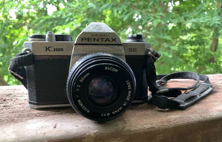 Pentax K1000 SE (Special Edition) + Rikenon lens 50mm f / 2