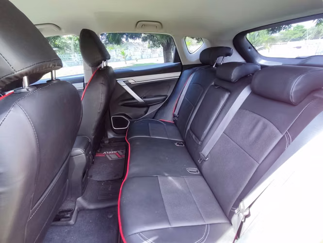 Vendo Geely Coolray 2023 en excelente estado comprado en agencia 13990 - Imagen 8