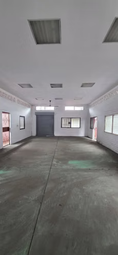 Venta de casa en Chanis para remodelar u oficina - Imagen 2