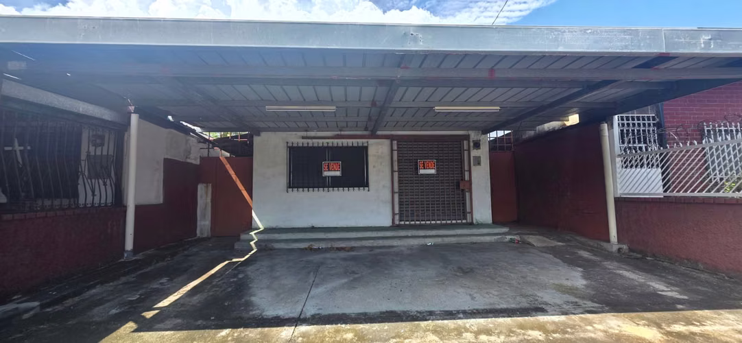 Venta de casa en Chanis para remodelar u oficina