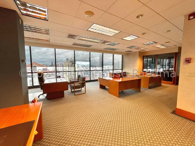 Oficina en Venta en Calle 50 669 m² LR - Imagen 15