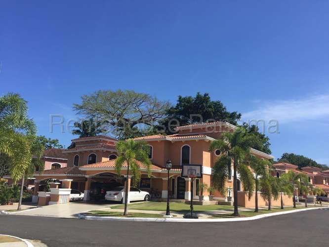 Alquilo Casa de 420m2 en Clayton Village 26-8986SRZ