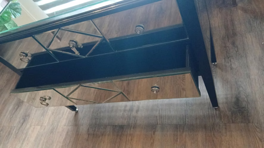 Credenza Elegante para Decorar tu Hogar esta Navidad – $150