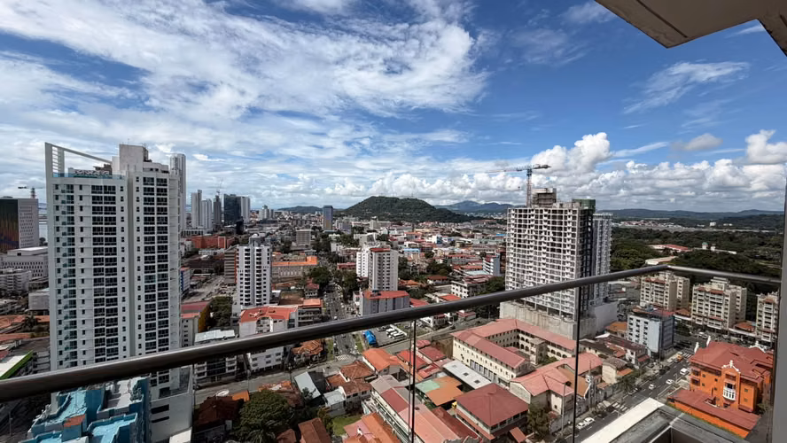 C487J SE ALQUILA AMPLIO APARTAMENTO AMOBLADO EN BELLA VISTA  - Imagen 9