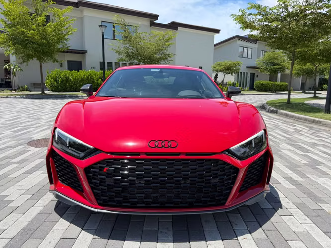 2025 AUDI R8 V10 PLUS 