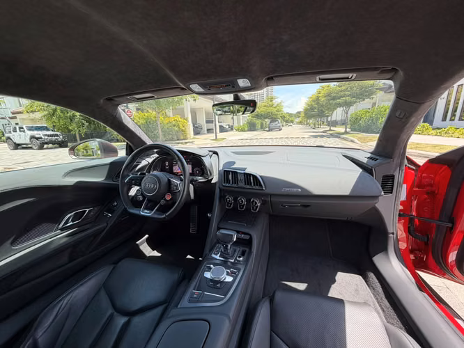 2025 AUDI R8 V10 PLUS 