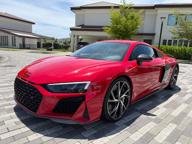 2025 AUDI R8 V10 PLUS 