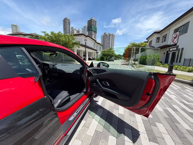 2025 AUDI R8 V10 PLUS 