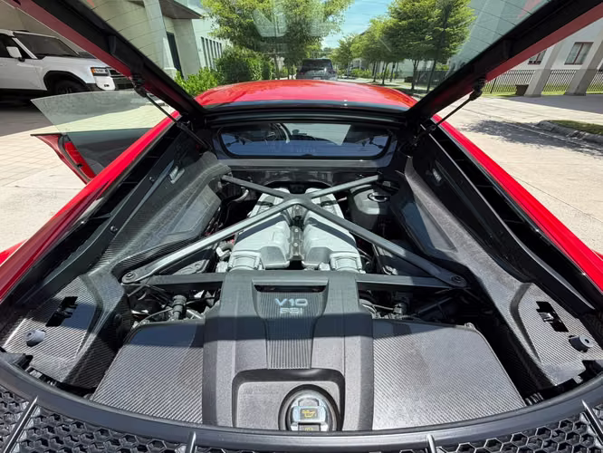 2025 AUDI R8 V10 PLUS 