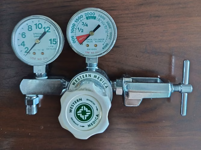 MEDICAL OXYGEN REGULATOR MANOMETRO